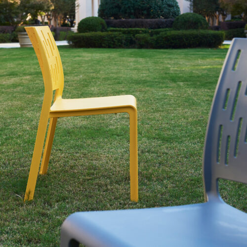 Integrated Molding Plastic Dining Chair Vertical Hollow Cutout Backrest Stackable Outdoor Side Chair for Patio Cafe Home -...