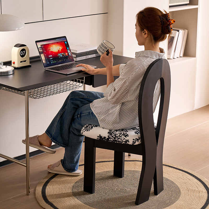 Contemporary Stackable Plastic Chair